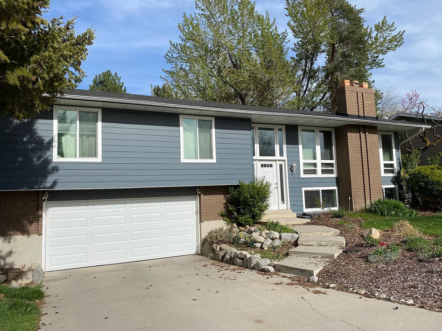4 bed, 2126 sqft, $3,000 — Photo 1