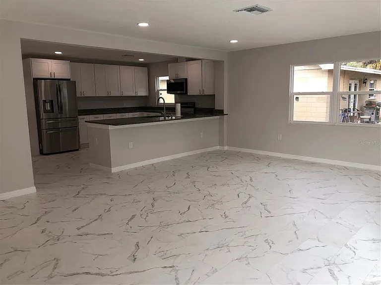 345 Parkland Ave — Photo 8