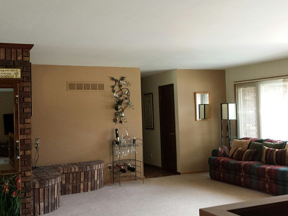 4th image of 296 Fox Trail Dr