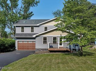 6 Maple Ter, Delmar, NY 12054