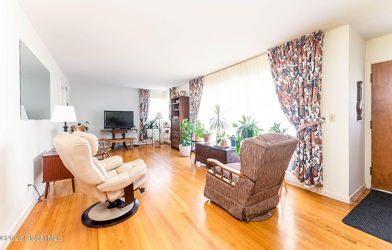 4th image of 7 Buchman Drive