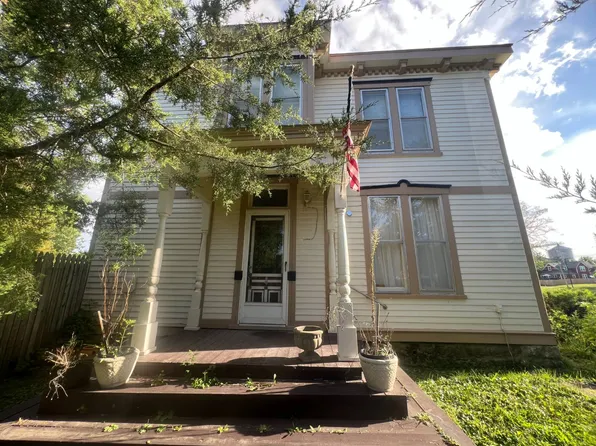 111 S Cherry St, Lamoni, IA 50140