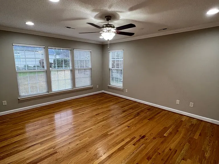 6893 Fenwick Dr — Photo 8