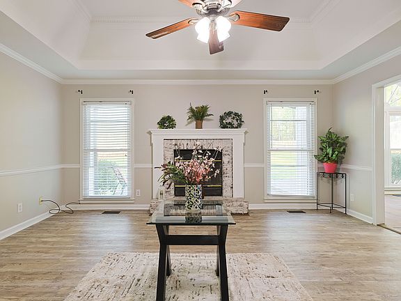 4th image of 104 Saint Thomas Pl
