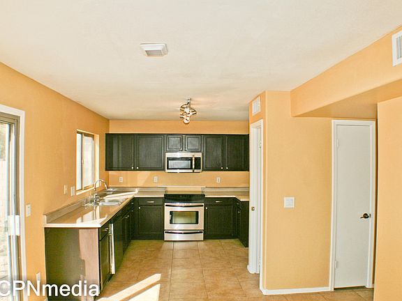 4th image of 3510 N 106th Dr