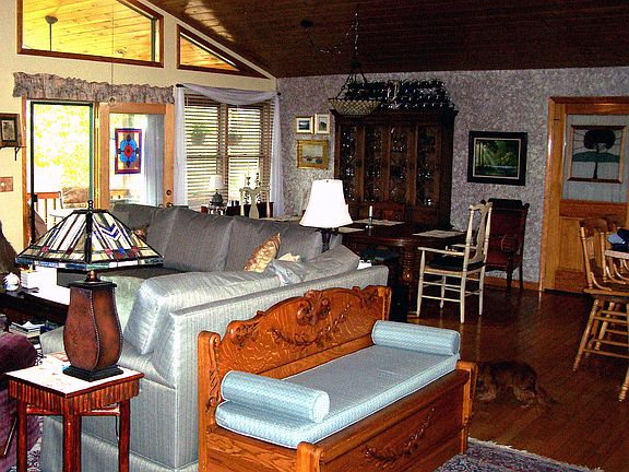 GR-view towards dining area