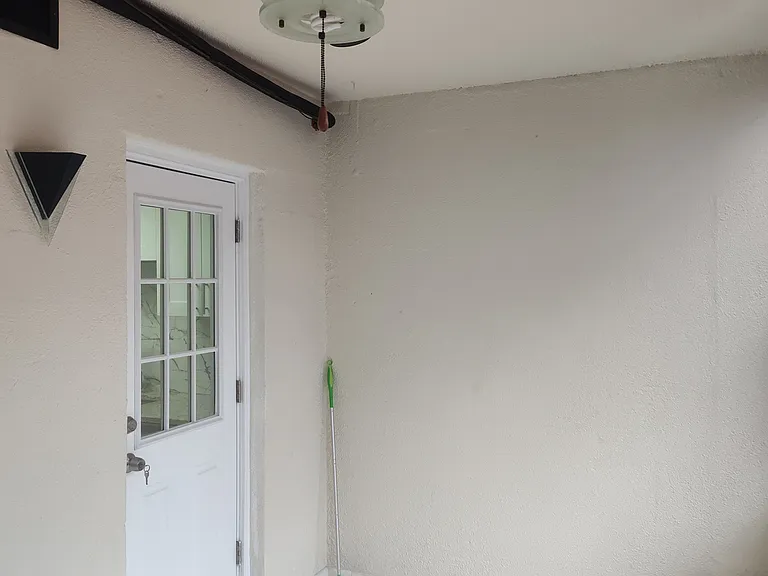 911 Washington Ave #218 — Photo 11