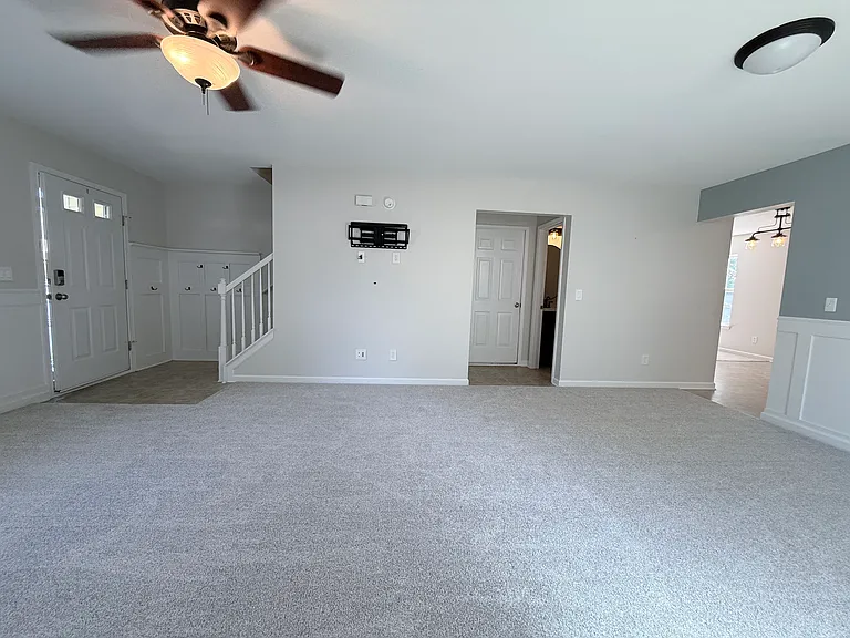 1026 Village Green Ln — Photo 23