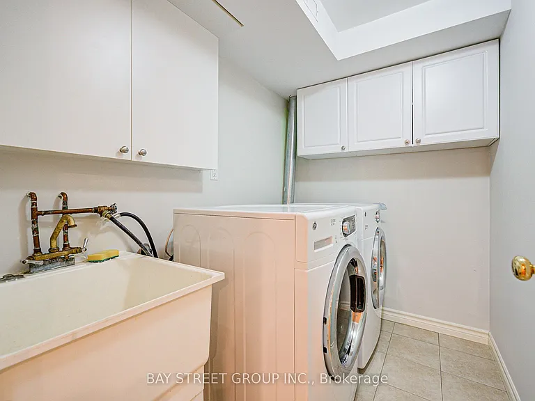 43 Tower Bridge Cres — Photo 26