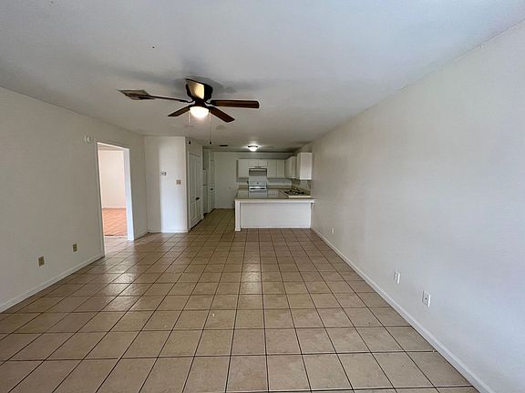 4th image of 303 Vieux Orleans Cir #D