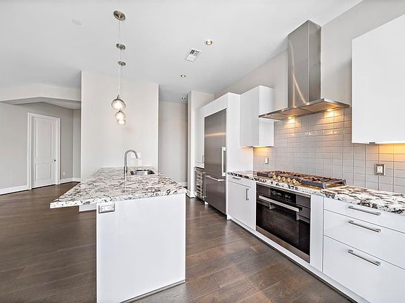 3rd image of 1409 Post Oak Blvd Unit 1903