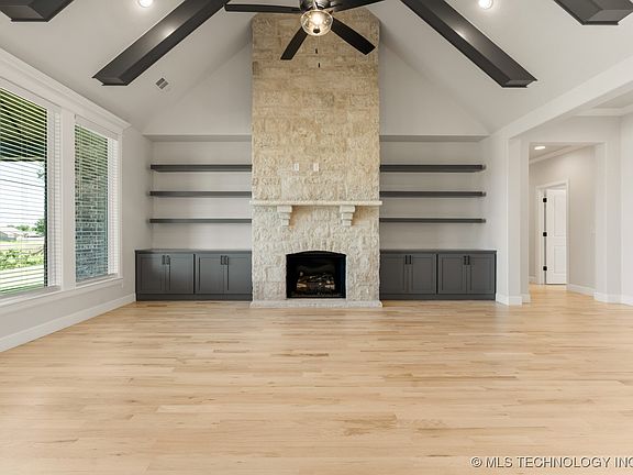 5th image of 1303 Oakhurst Cir