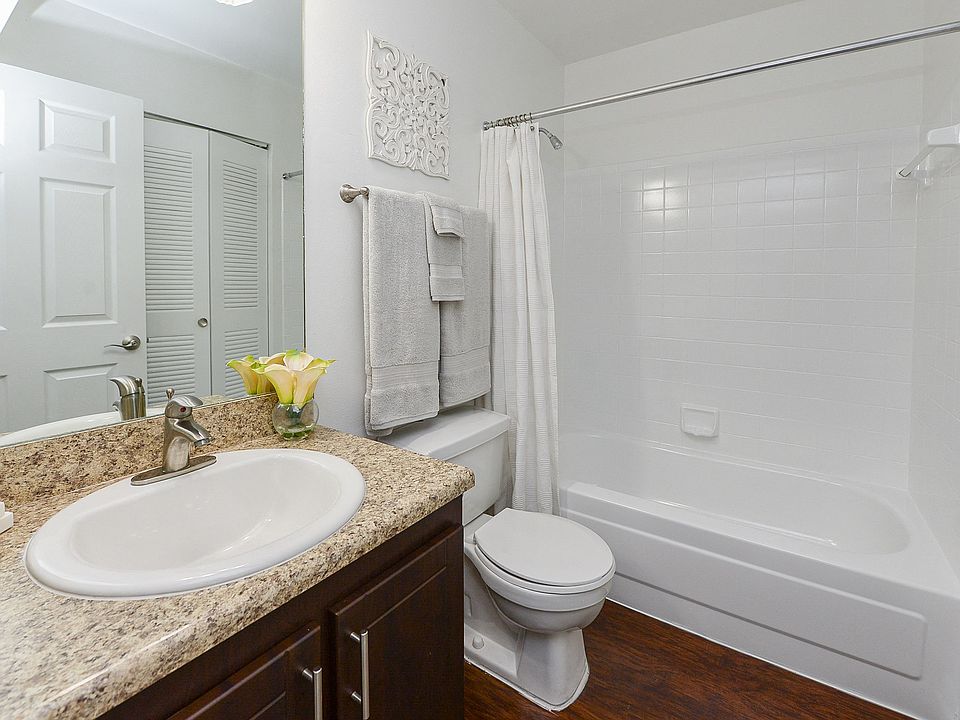 Savannah Place Apartments and Townhomes 22356 Calibre Ct Boca Raton