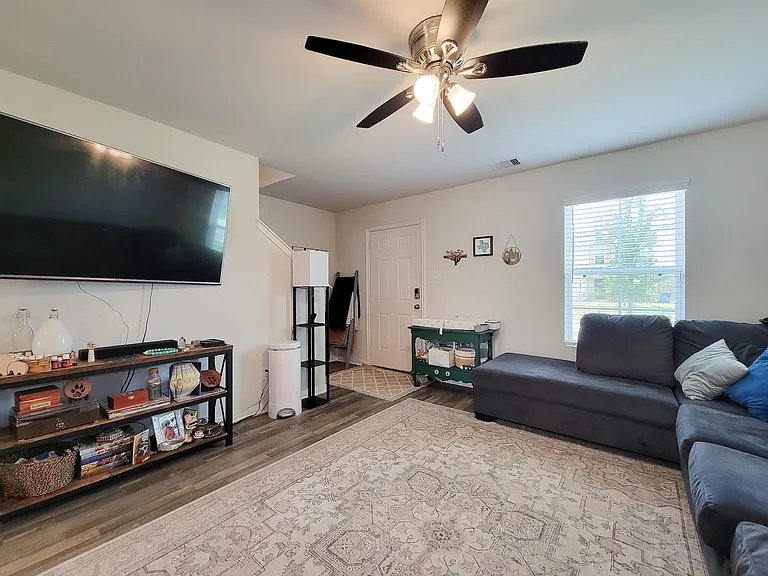 111 Avalon Dr — Photo 3