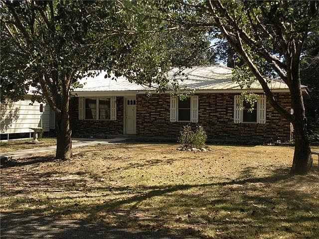 1st image of 42075 Garden Dr