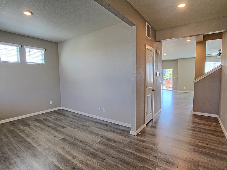 2248 Rosette Ln — Photo 3
