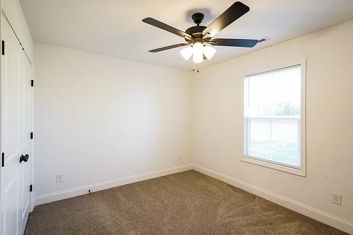 380 Baldwin Ln — Photo 9