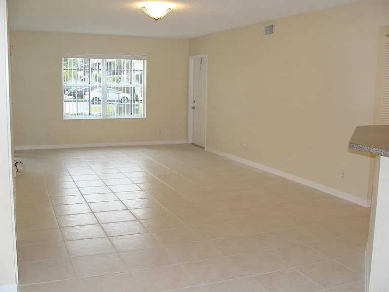 4235 S 57th Ave #102E — Photo 9