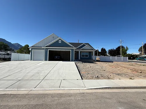 293 W 450 N Photo 1