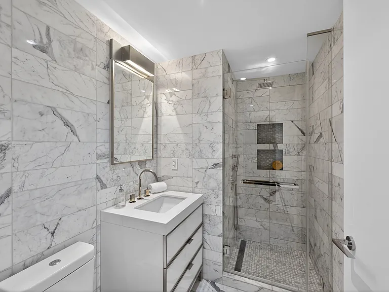 135 W 52nd St #Penthouse 4 — Photo 14