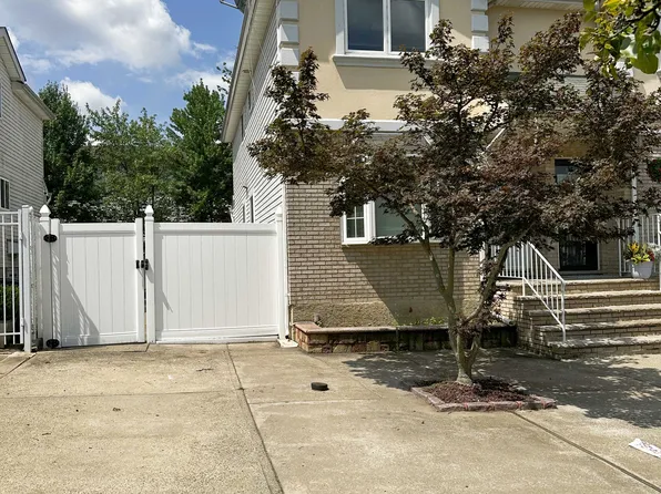 30 Kenilworth Ave, Staten Island, NY 10312