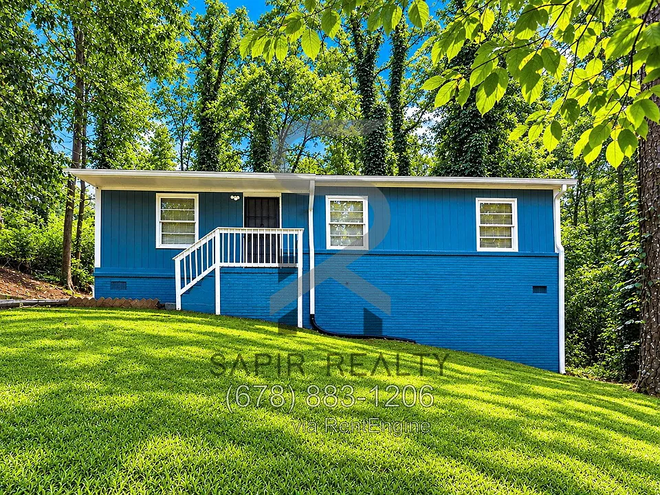 2190 Swallow Cir SE
