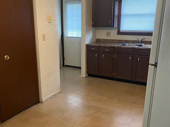 3rd image of 4951 Oberlin Ave