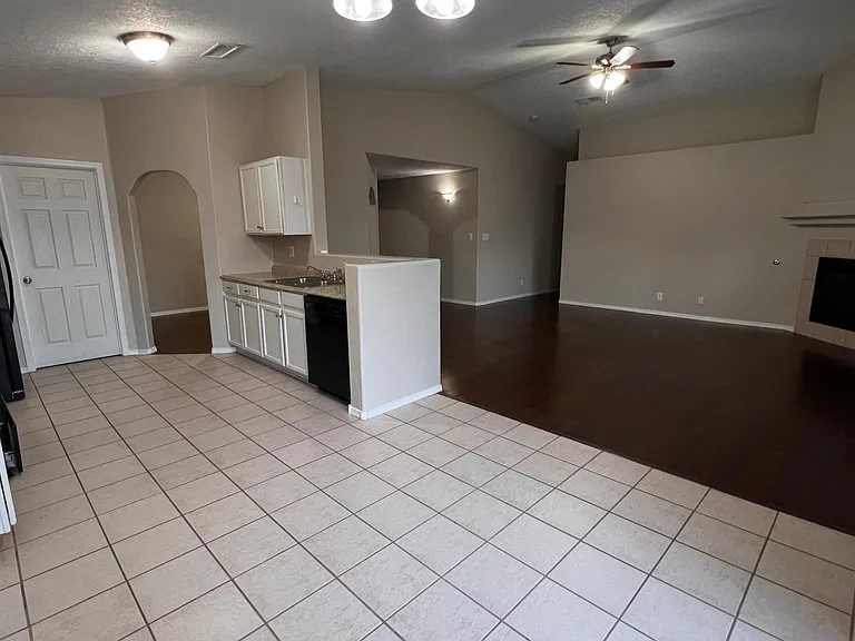 6432 Freemont Hills Loop NE — Photo 10