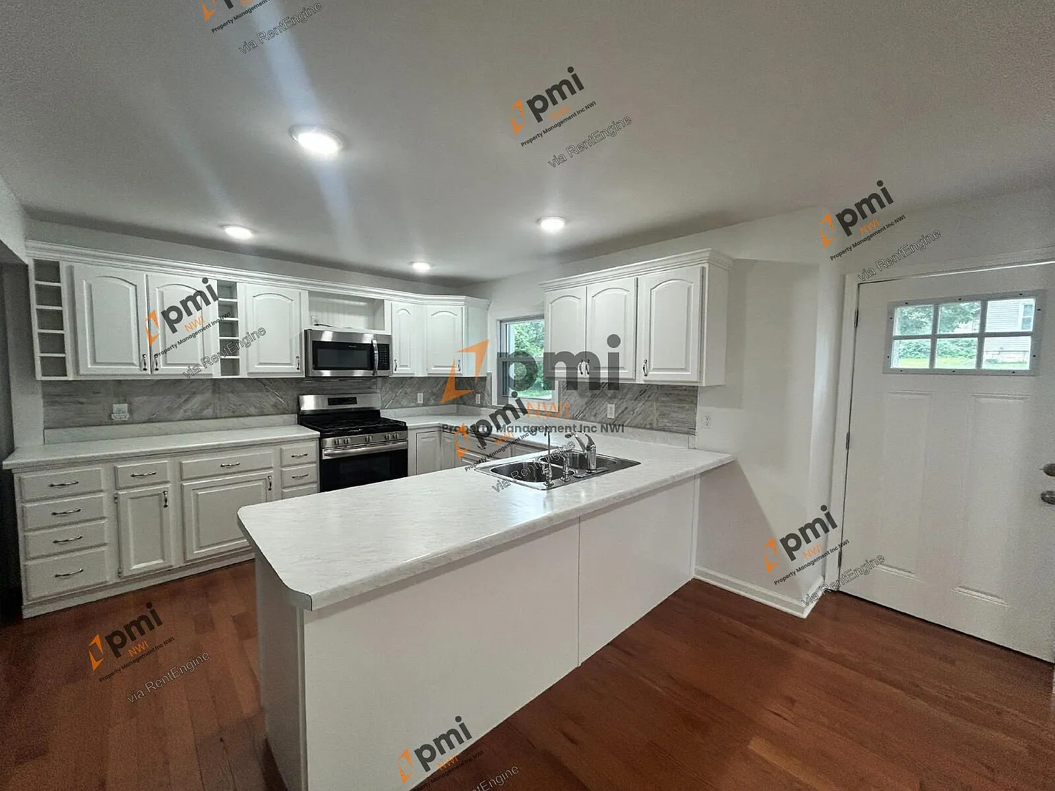 3 bed, 2.0 bath, 2053 sqft, $2,400 — Photo 4