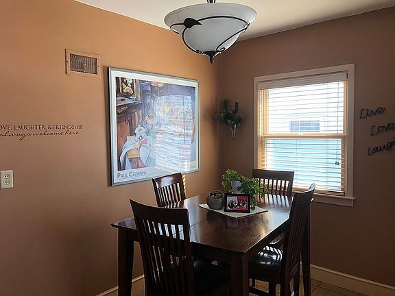 eat in kitchen area