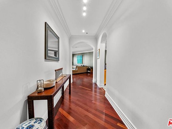 5th image of 850 N Croft Ave APT 302