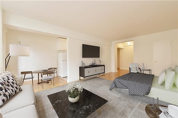 2nd image of 250 E 39th St APT 3F
