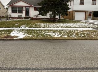 18119 Adams Dr, Strongsville, OH 44149