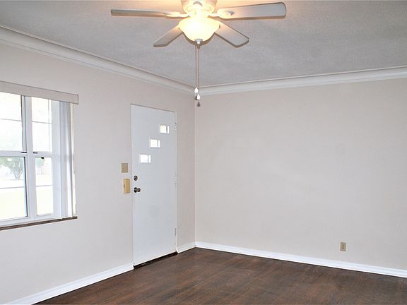 3rd image of 435 Dixson St