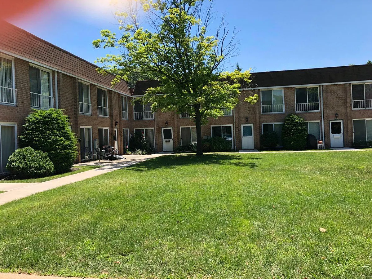 Courtyard - Brandywine Ct
