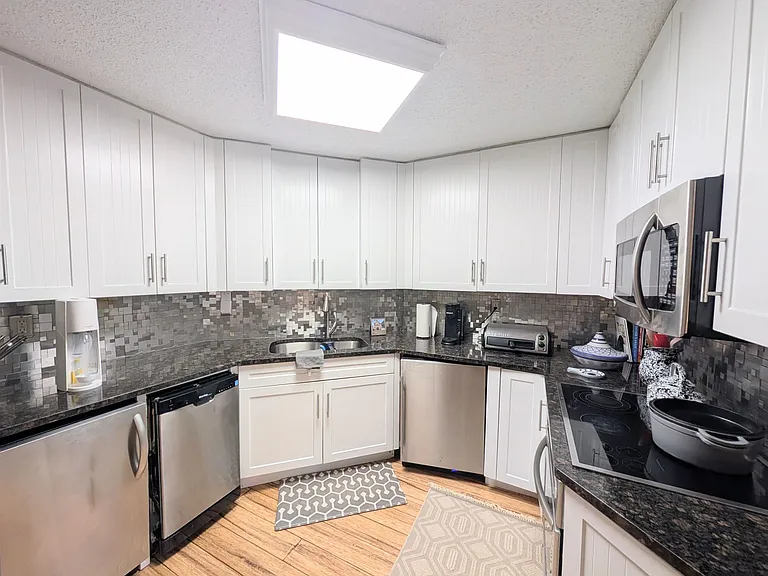 616 Harmon Cove Tower — Photo 8