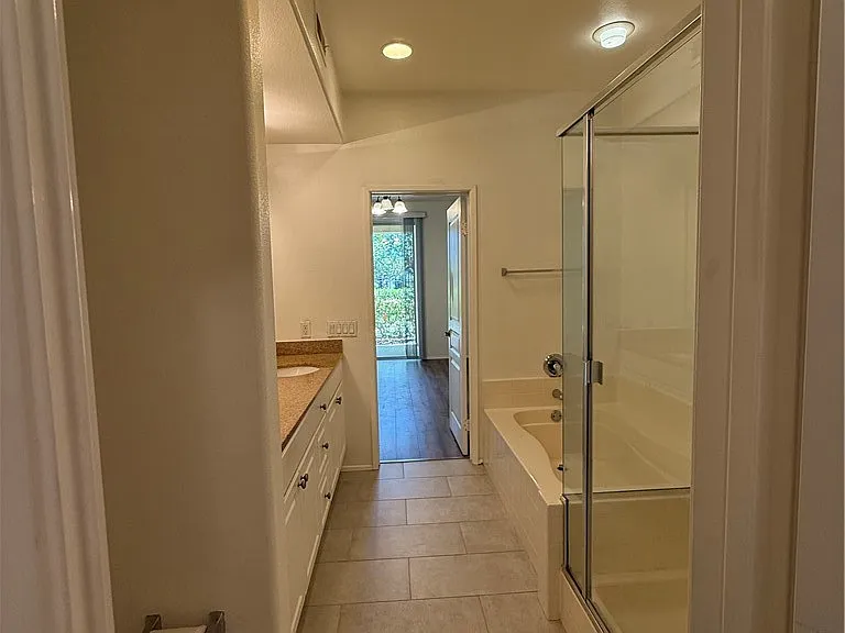 2250 Watermarke Pl — Photo 25
