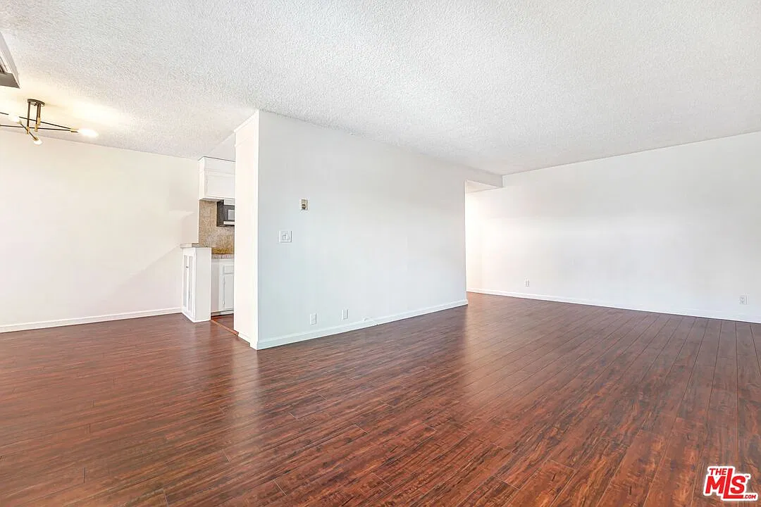 2 bed, 2.0 bath, 1200 sqft, $2,795 — Photo 3