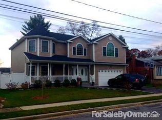 28 Pine St, Plainview, NY 11803