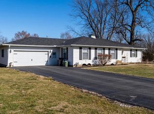 220 Crescent Dr, Decatur, IL 62526