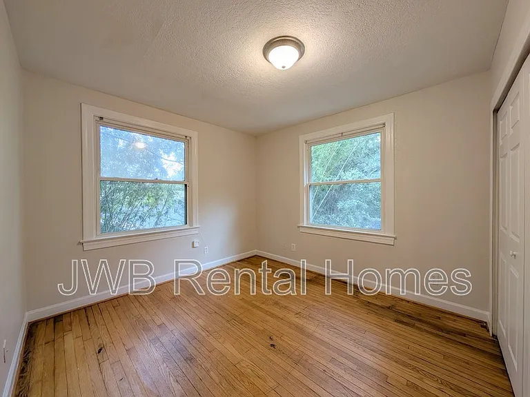 1377 Ingleside Ave #B — Photo 7