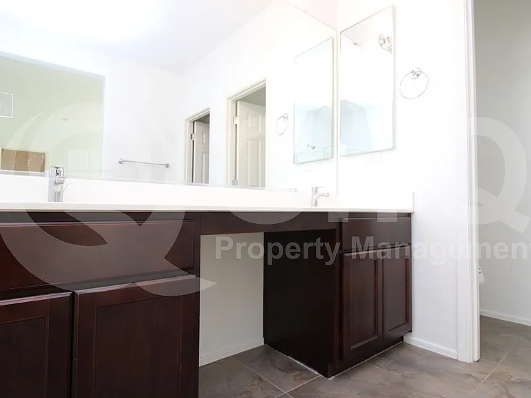 9134 S Roberts Rd — Photo 24
