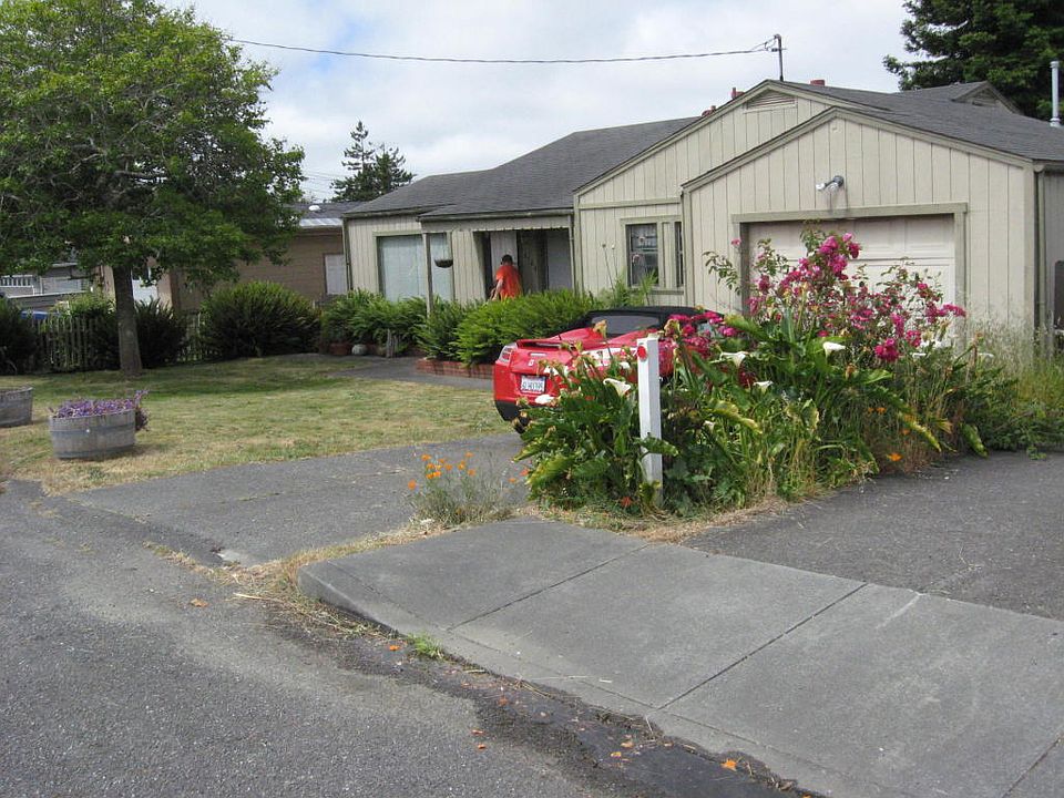 2nd image of 4184 Williams St