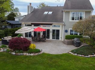 625 Island Dr, White Lake, MI 48386