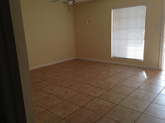 2nd image of 102 NE Cimarron Trl