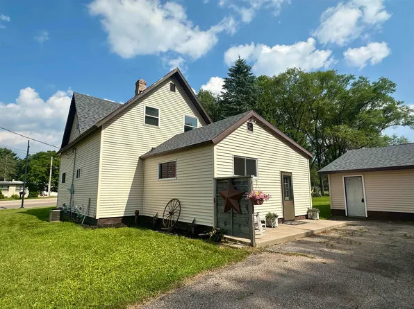 1404 Churchill St, Waupaca, WI 54981