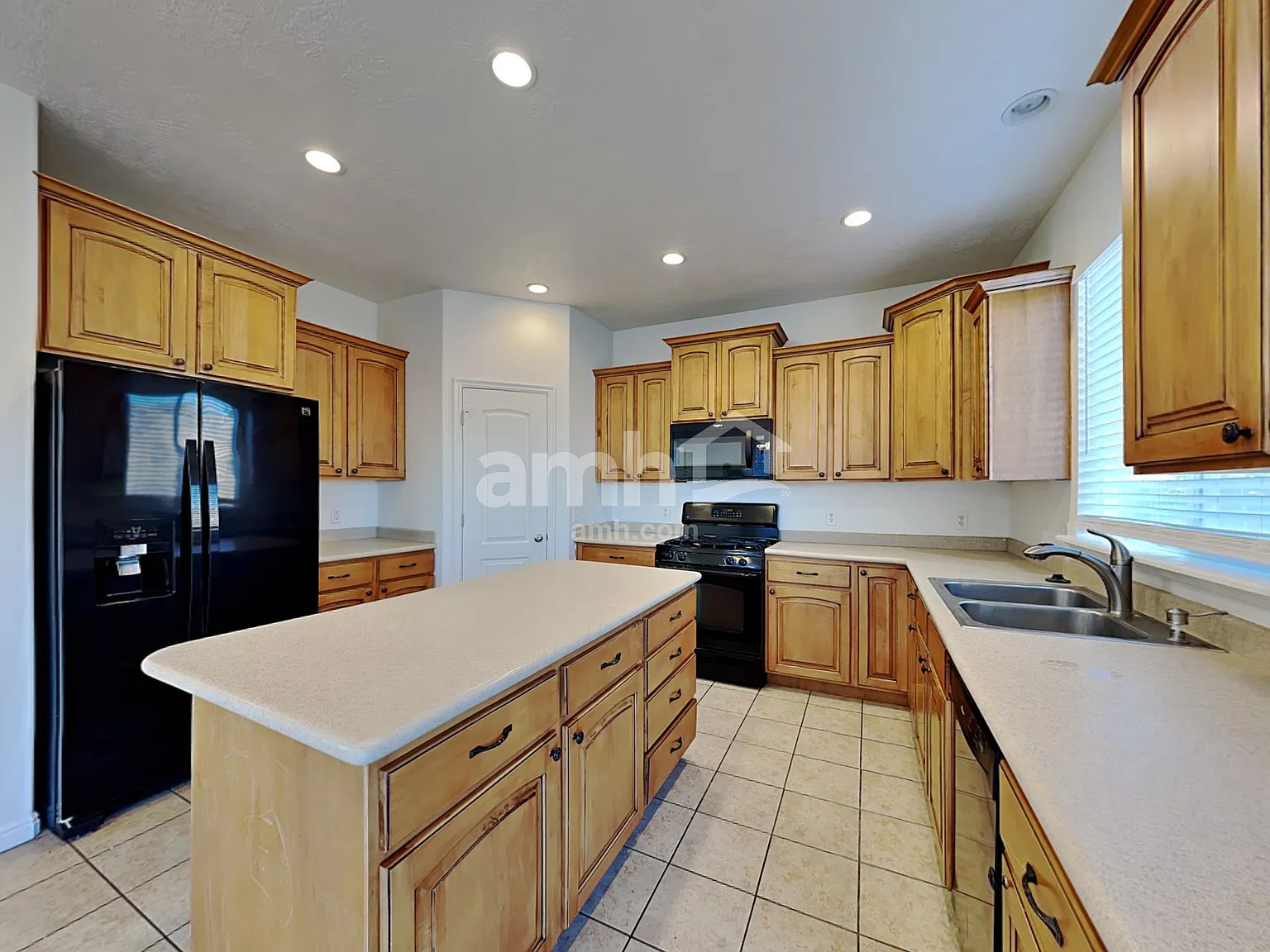 5 bed, 3.5 bath, 2757 sqft, $2,590 — Photo 3