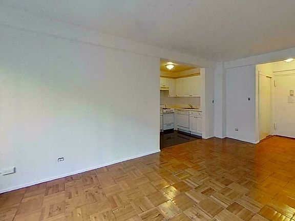 4th image of 117 E 37th St APT 4B