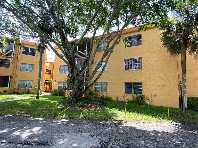 4304 NW 9th Ave #3-3B-3B3 — Photo 33
