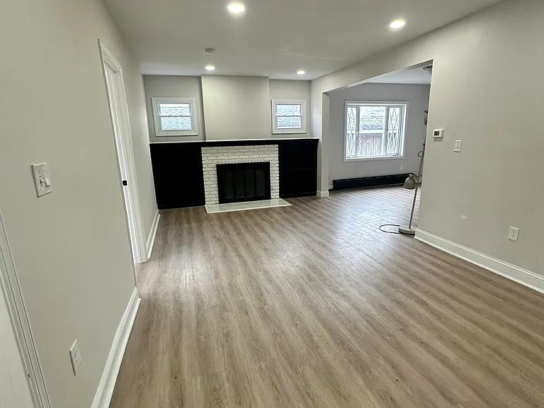 181 W Stearns St — Photo 10